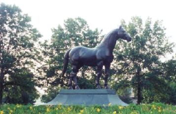 Man o' War's statue